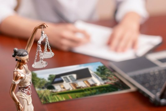 Die Hausratversicherung kann, abhängig von den Ausstattungsgegenständen im Haus, eine sinnvolle Versicherung sein. Eine Hausratversicherung kann eine sinnvolle zusätzliche Absicherung für Hausbesitzer sein.